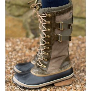 NWT SOREL ConquestCarly II Boot Peatmoss Glare 8.5